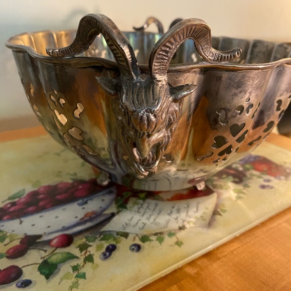Vintage Reticulated Ram’s Head Silver Plate Fruit Bowl!! - Picture 2 of 10